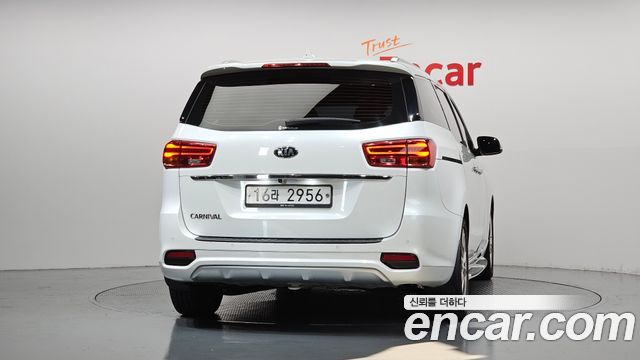 Kia Carnival 9-Seater Prstige 2019 — фото 4