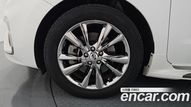 Kia Carnival 9-Seater Prstige 2019 — фото 5