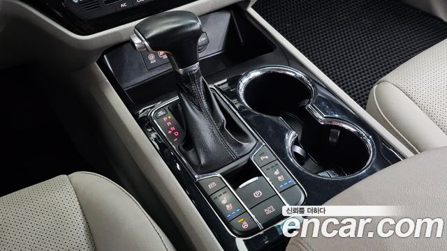 Kia Carnival 9-Seater Prstige 2019 — фото 9