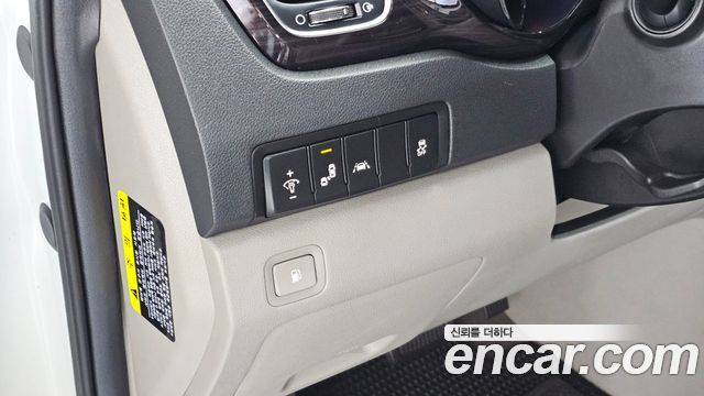 Kia Carnival 9-Seater Prstige 2019 — фото 18