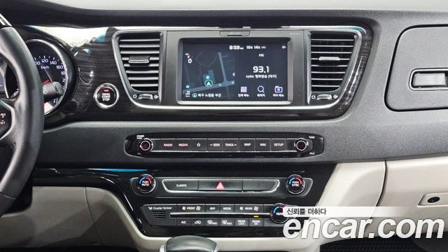 Kia Carnival 9-Seater Prstige 2019 — фото 19