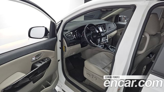 Kia Carnival 9-Seater Prstige 2019 — фото 23
