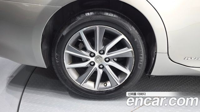 Lexus ES300h Supreme XV60 2017 — фото 5