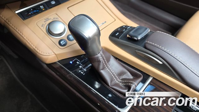 Lexus ES300h Supreme XV60 2017 — фото 9