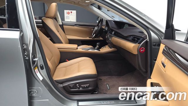Lexus ES300h Supreme XV60 2017 — фото 15