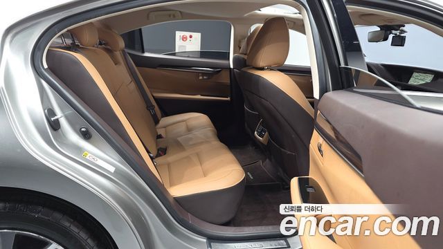 Lexus ES300h Supreme XV60 2017 — фото 16