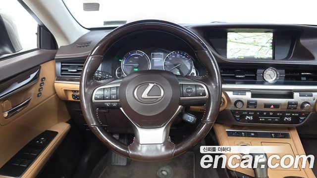 Lexus ES300h Supreme XV60 2017 — фото 17
