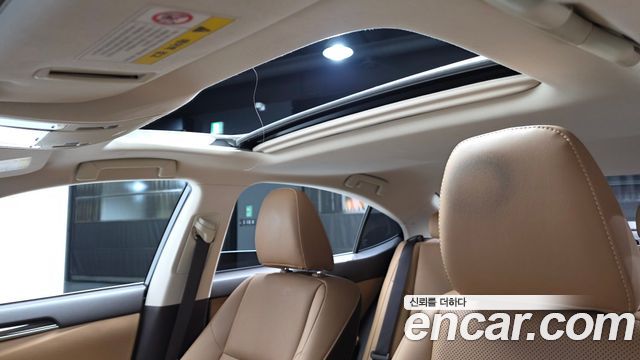 Lexus ES300h Supreme XV60 2017 — фото 23