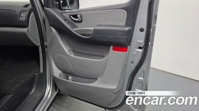 Hyundai Grand Starex 12-Seater Wagon CVX Luxury 2015 — фото 25