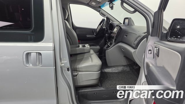 Hyundai Grand Starex 12-Seater Wagon CVX Luxury 2015 — фото 26