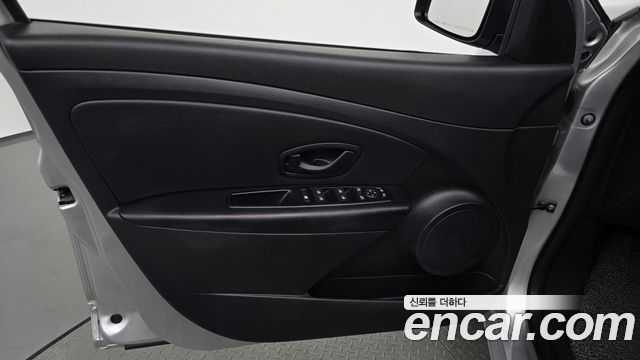 Renault Korea SM3 Neo SE 2018 — фото 24