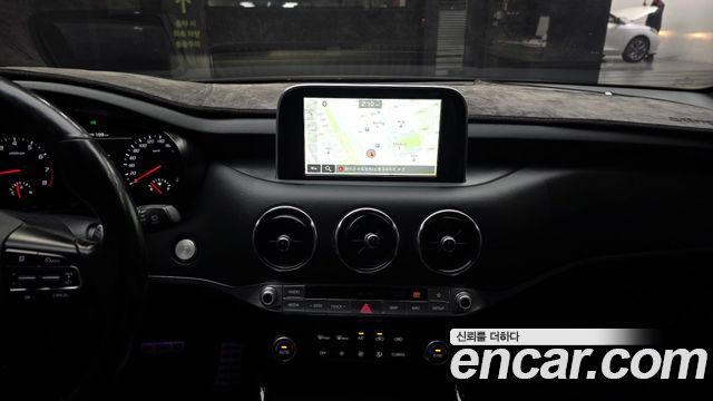 Kia Stinger 2.0 Turbo 2WD Platinum 2018 — фото 14