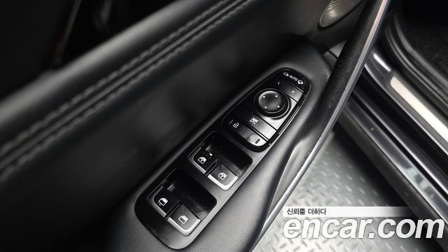 Kia Stinger 2.0 Turbo 2WD Platinum 2018 — фото 31