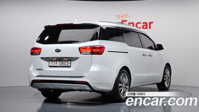 Kia Carnival 9-seater Noblesse 2016 — фото 2