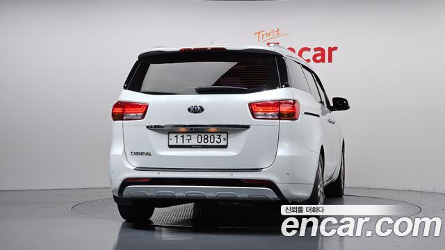 Kia Carnival 9-seater Noblesse 2016 — фото 4