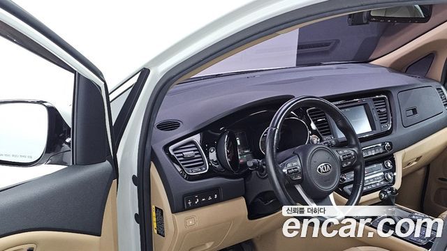 Kia Carnival 9-seater Noblesse 2016 — фото 10