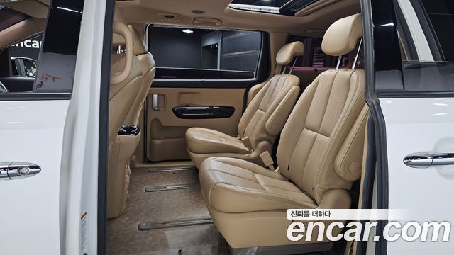 Kia Carnival 9-seater Noblesse 2016 — фото 15