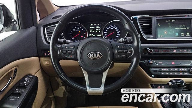 Kia Carnival 9-seater Noblesse 2016 — фото 17