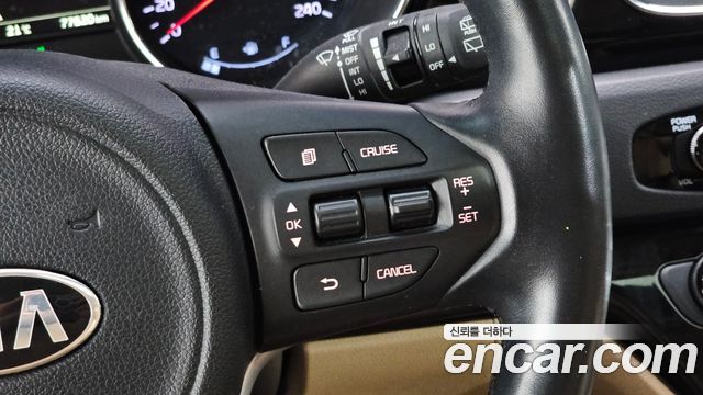 Kia Carnival 9-seater Noblesse 2016 — фото 24