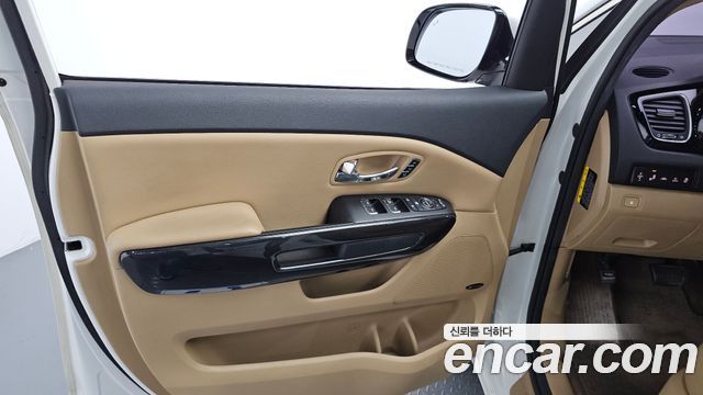 Kia Carnival 9-seater Noblesse 2016 — фото 30