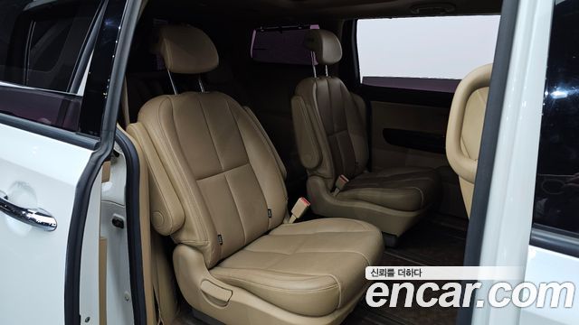 Kia Carnival 9-seater Noblesse 2016 — фото 32
