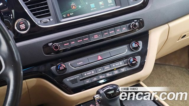Kia Carnival 9-seater Noblesse 2016 — фото 37