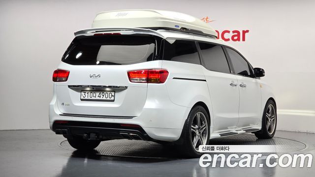 Kia Carnival 9-seater Prestige 2016 — фото 2