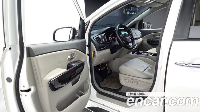 Kia Carnival 9-seater Prestige 2016 — фото 10