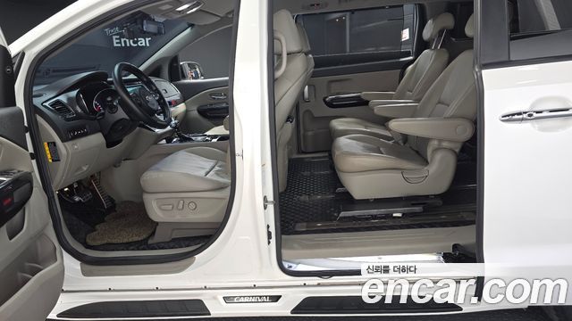 Kia Carnival 9-seater Prestige 2016 — фото 11