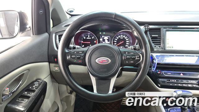 Kia Carnival 9-seater Prestige 2016 — фото 12