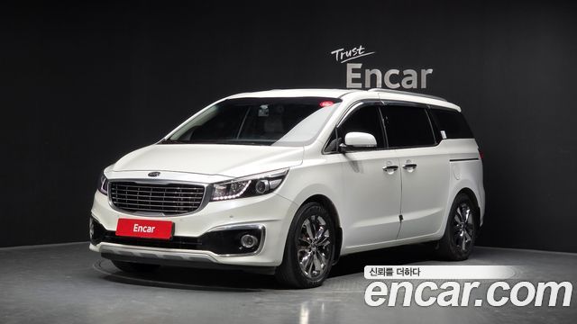 Kia Carnival 7-seater Limousine VIP