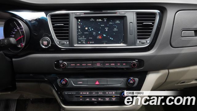 Kia Carnival 7-seater Limousine VIP 2016 — фото 14