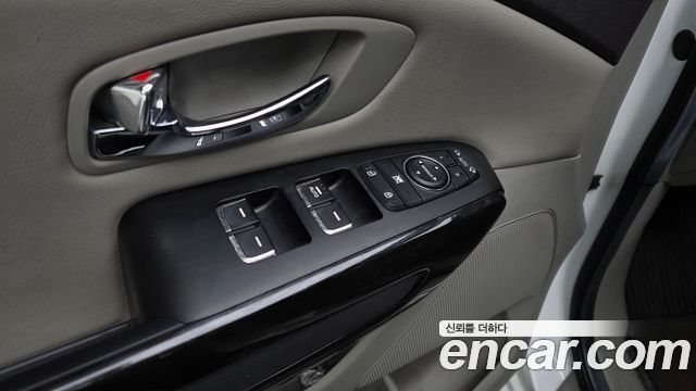 Kia Carnival 7-seater Limousine VIP 2016 — фото 17
