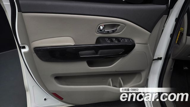 Kia Carnival 7-seater Limousine VIP 2016 — фото 24