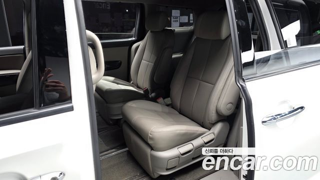 Kia Carnival 7-seater Limousine VIP 2016 — фото 26