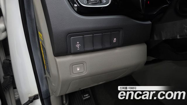 Kia Carnival 7-seater Limousine VIP 2016 — фото 27
