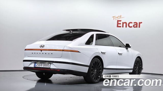 Hyundai Grandeur Hybrid (GN7) Calligraphy 2023 — фото 2