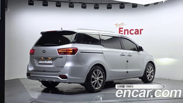 Kia Carnival Gasoline 7-Seater Limousine President 2020 — фото 2
