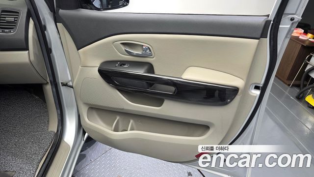 Kia Carnival Gasoline 7-Seater Limousine President 2020 — фото 31