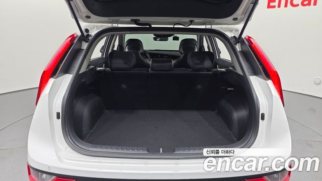 Kia Niro Prestige 2022 — фото 17
