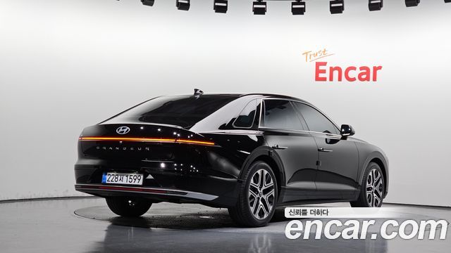 Hyundai Grandeur (GN7) 2,5 Gasoline 2WD Premium 2023 — фото 2