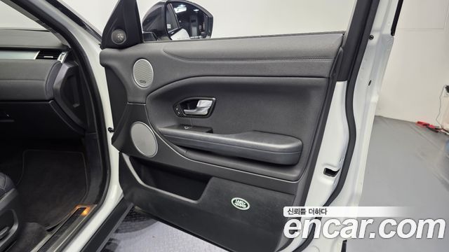 Land Rover Range Rover Evoque 2.0 TD4 SE 2018 — фото 24