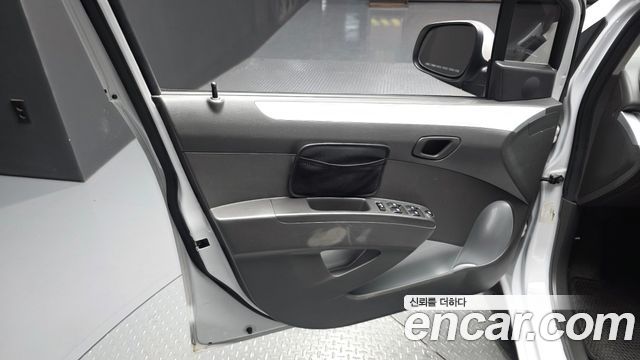 Chevrolet Spark Spark S LS+ 2014 — фото 24