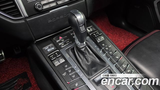 Porsche Macan 3.0 GTS 95B 2018 — фото 9