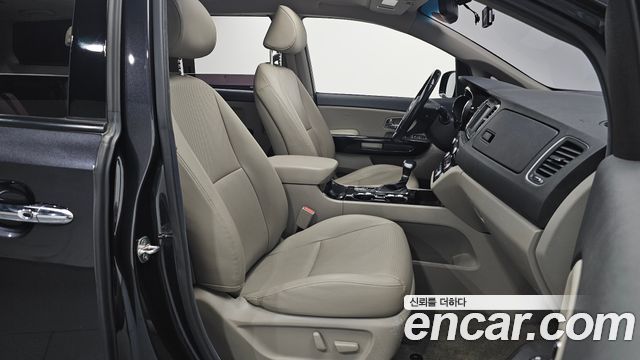 Kia Carnival 9-Seater Prstige 2019 — фото 10