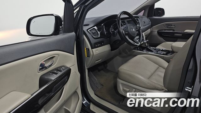 Kia Carnival 9-Seater Prstige 2019 — фото 11