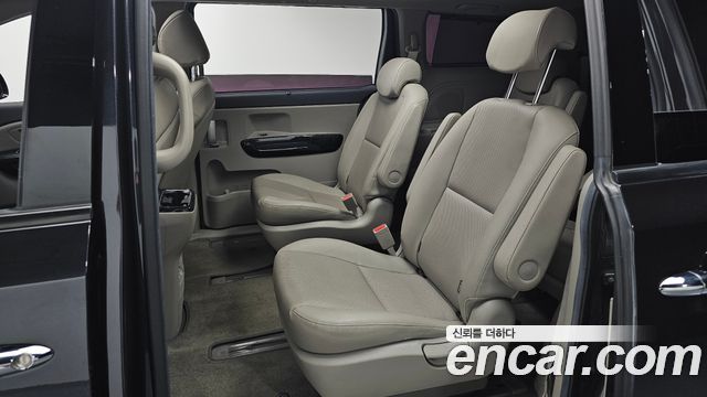 Kia Carnival 9-Seater Prstige 2019 — фото 12