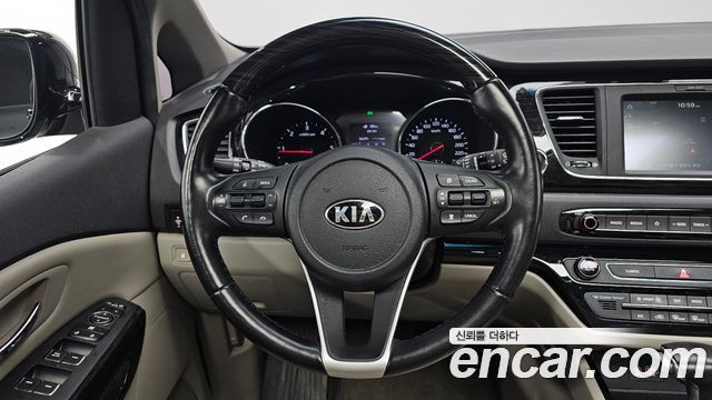 Kia Carnival 9-Seater Prstige 2019 — фото 13