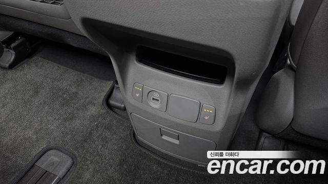 Kia Carnival 9-Seater Prstige 2019 — фото 18