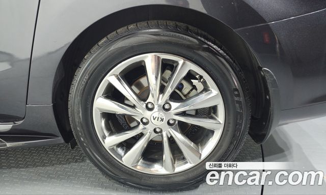 Kia Carnival 9-Seater Prstige 2019 — фото 21